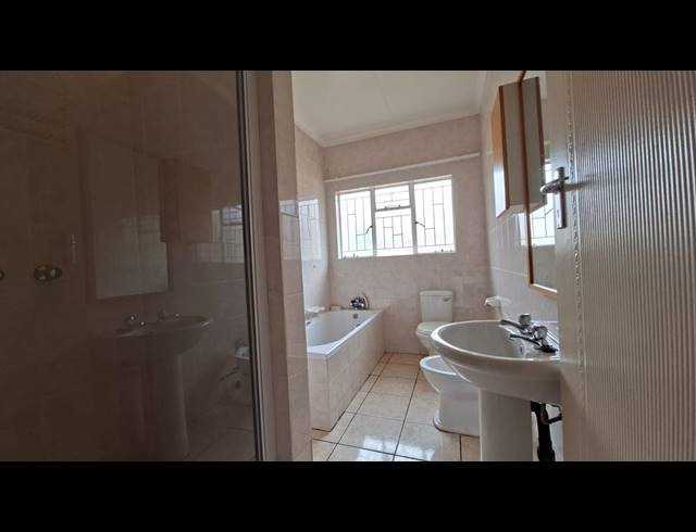 2 BEDROOM TOWNHOUSE TO LET IN IRENE PARK
